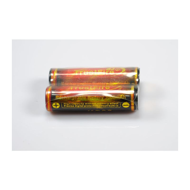 TrustFire protegido 18650 3000mAh li-ion bateria recarregável (1 par)