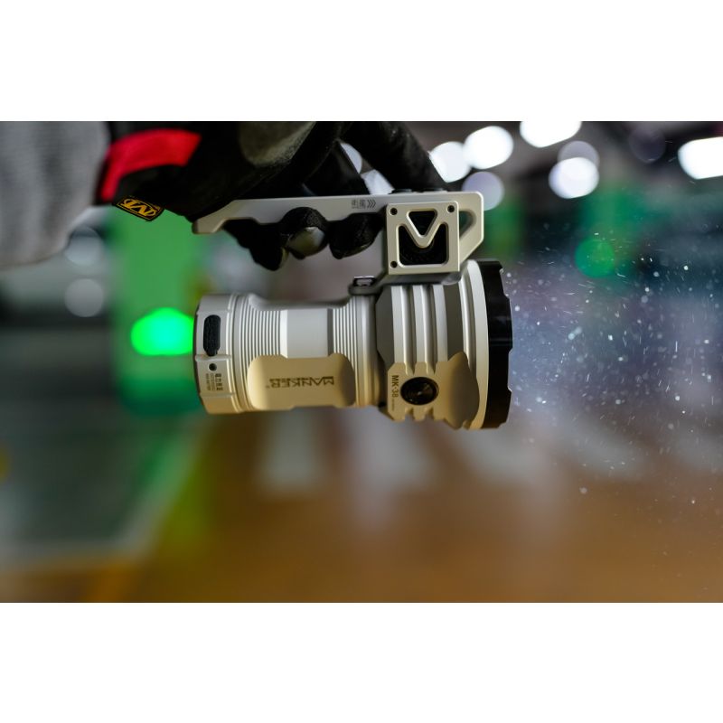 Lanterna LED Manker MK38 8x XHP70.2 41500 lúmens Satellite multiuso holofote portátil