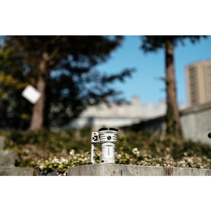 Lanterna LED Manker MK38 8x XHP70.2 41500 lúmens Satellite multiuso holofote portátil