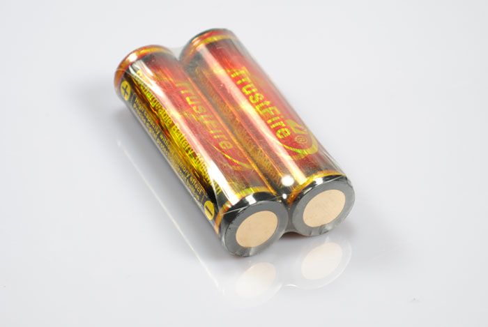 TrustFire protegido 18650 3000mAh li-ion bateria recarregável (1 par)