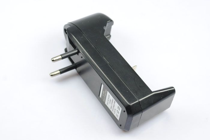 Carregador de célula único para 18650/16340 / AA / AAA / CR123A bateria recarregável